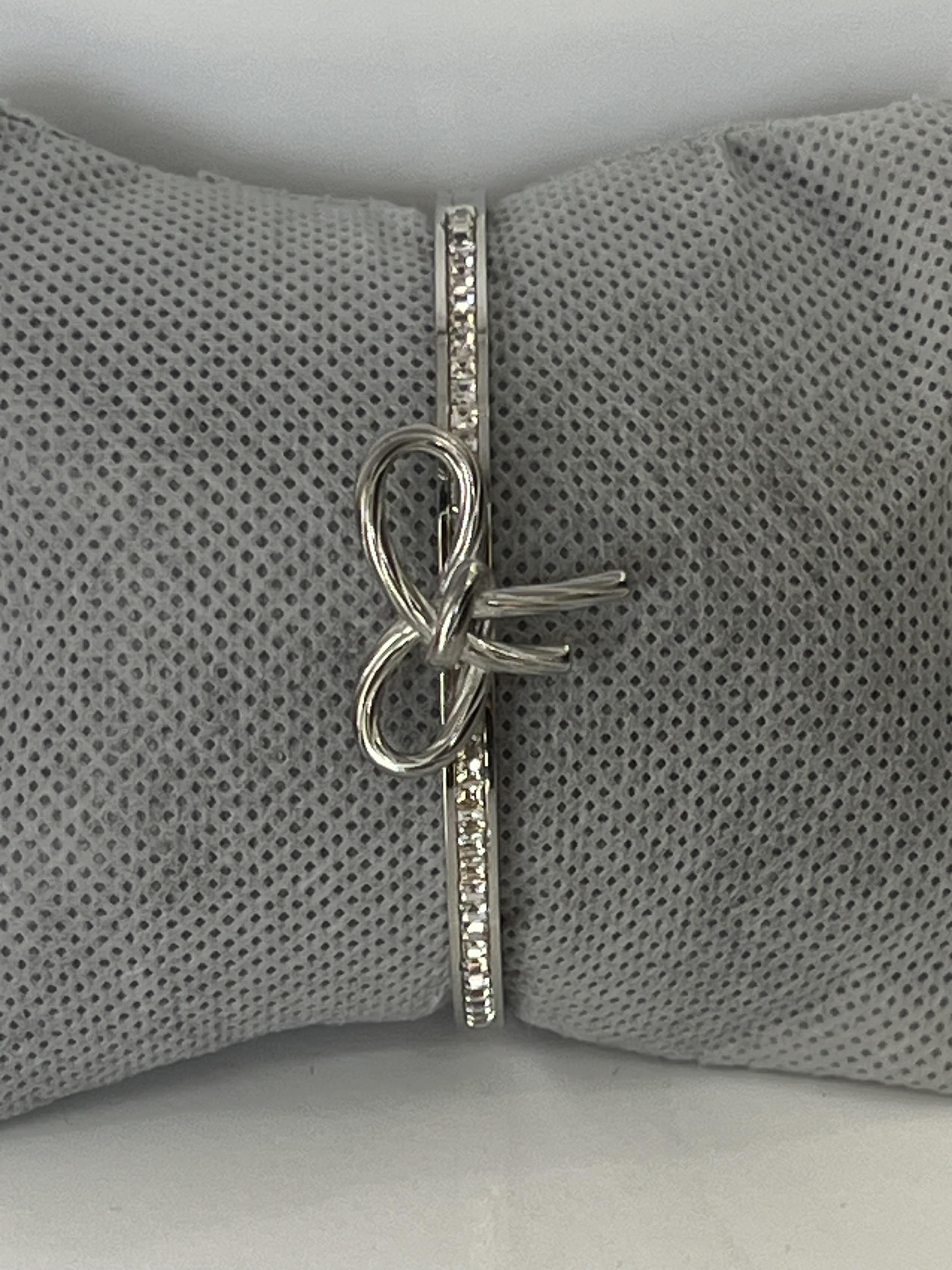 Kurdele model taşlı kelepçe