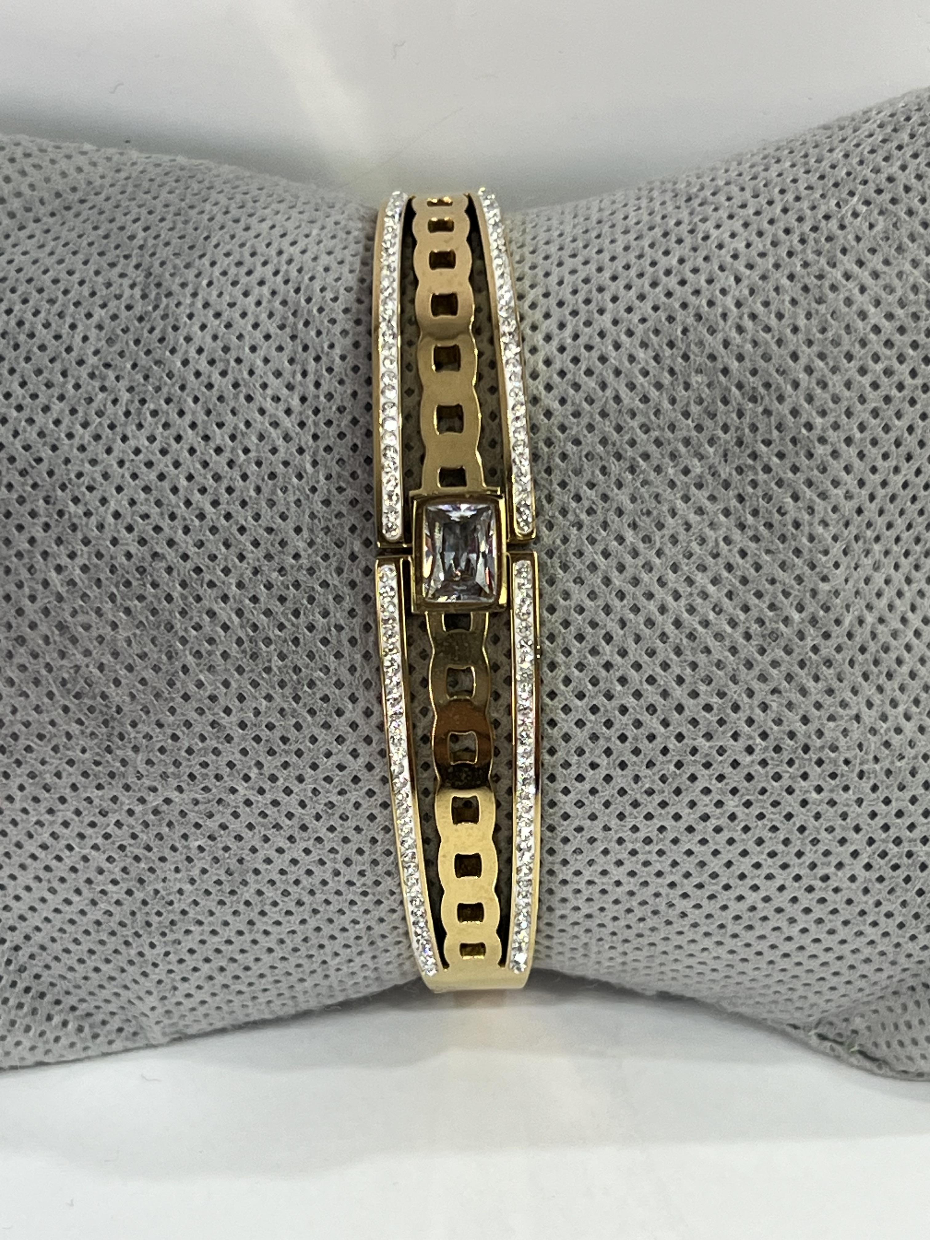 Taşlı gold renk çelik kelepçe