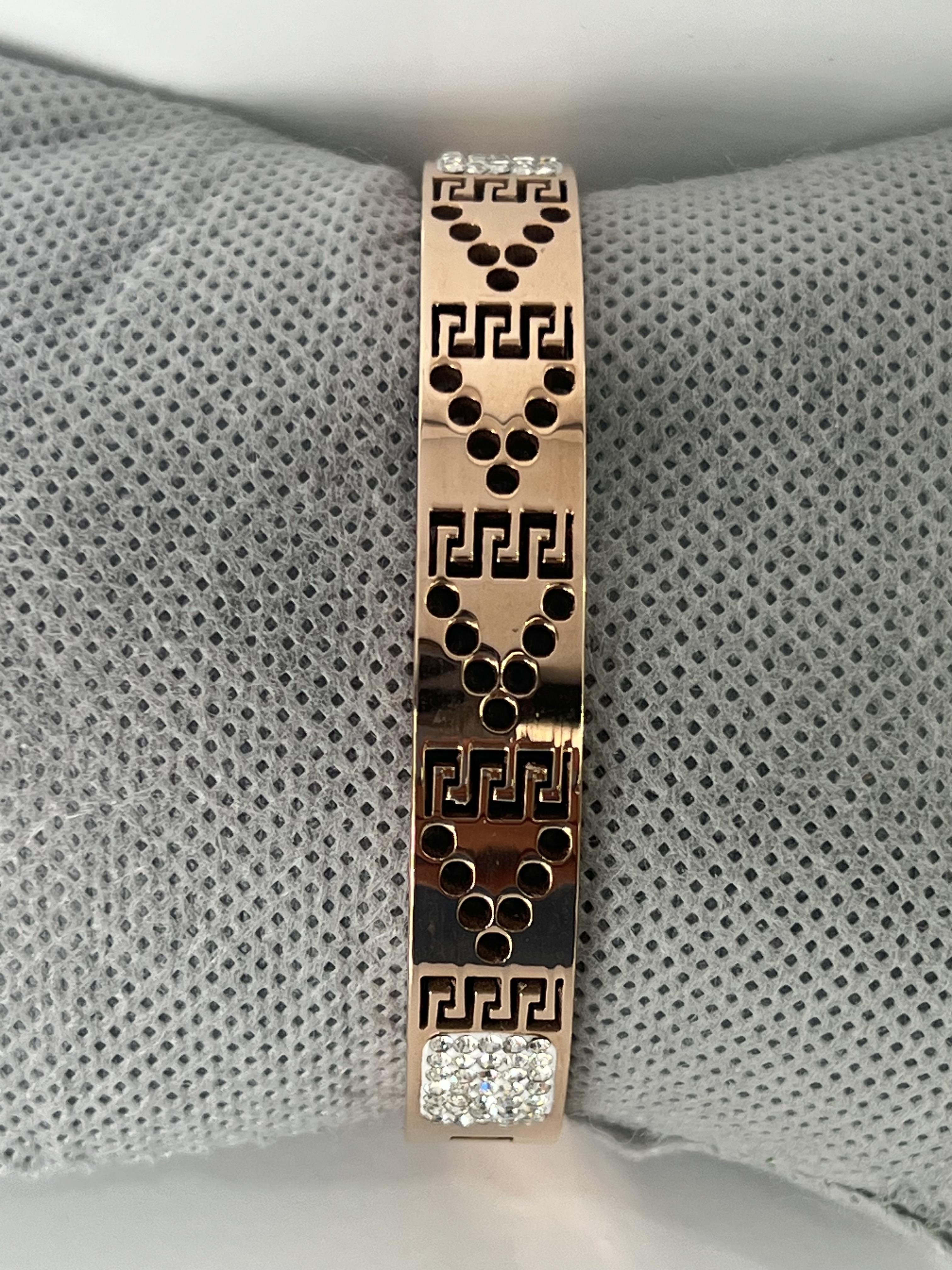 Taşlı rose gold çelik kelepçe