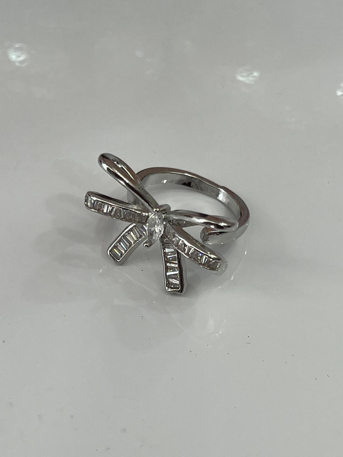 Kurdele model gümüş renk yüzük