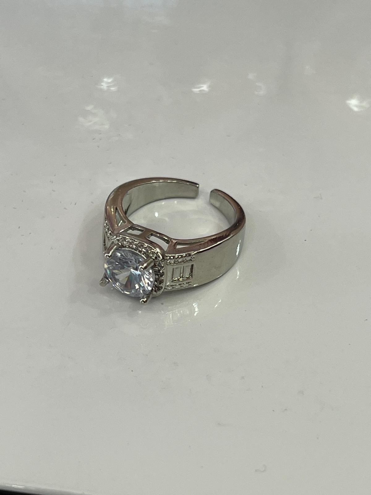 Tektaş model gümüş renk çelik yüzük