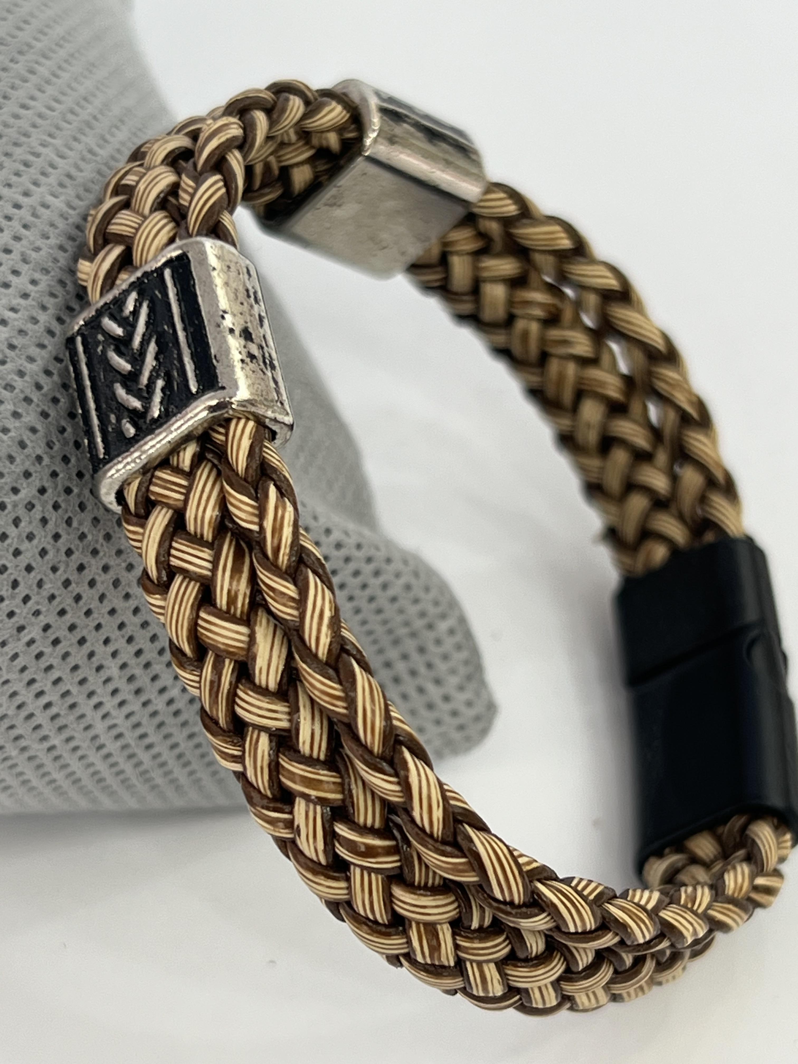 Metal detaylı eskitme örgü model deri erkek bileklik