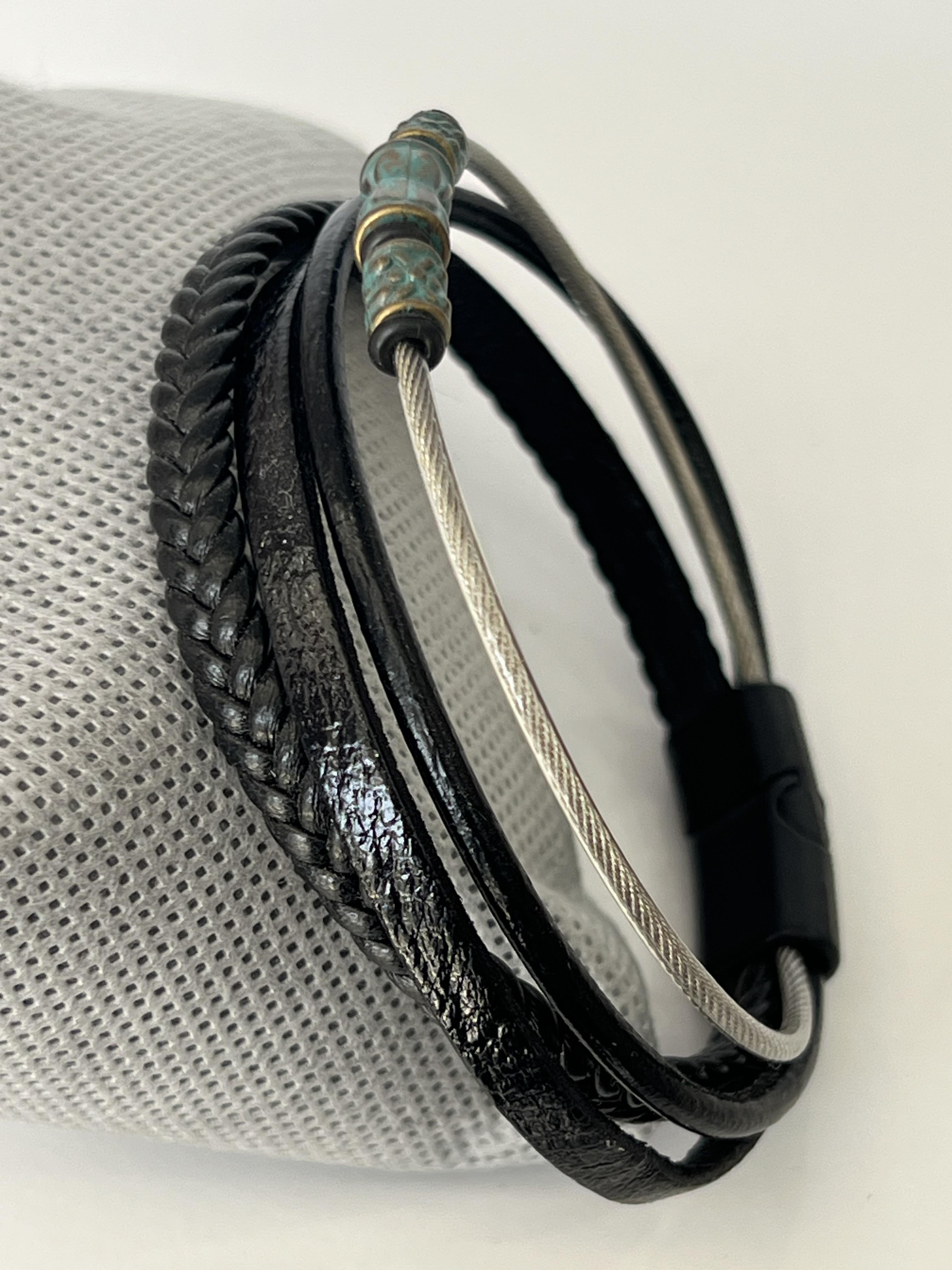 Örgü model ve metal detay siyah deri erkek bileklik