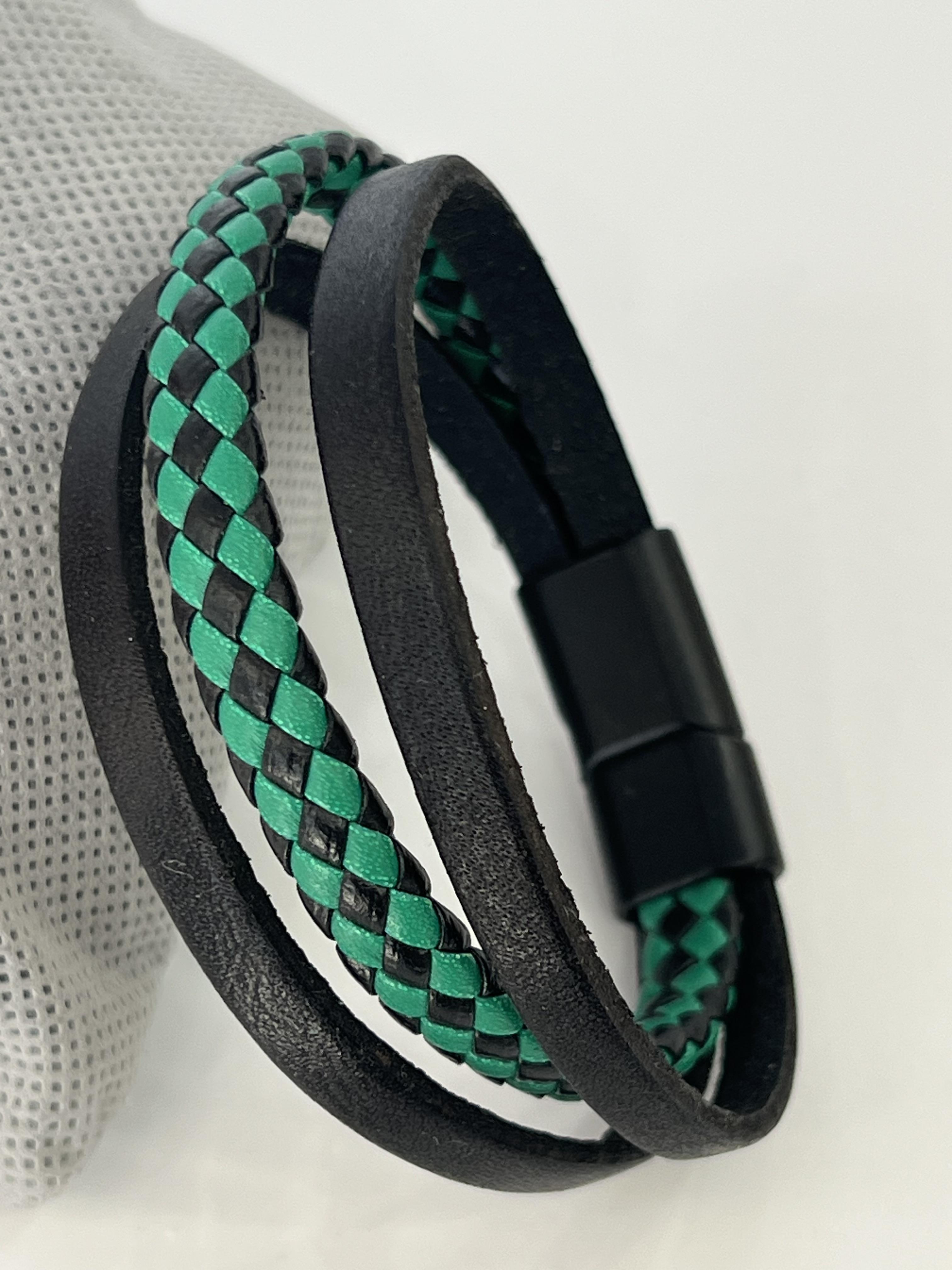 Yeşil işleme detaylı siyah deri erkek bileklik