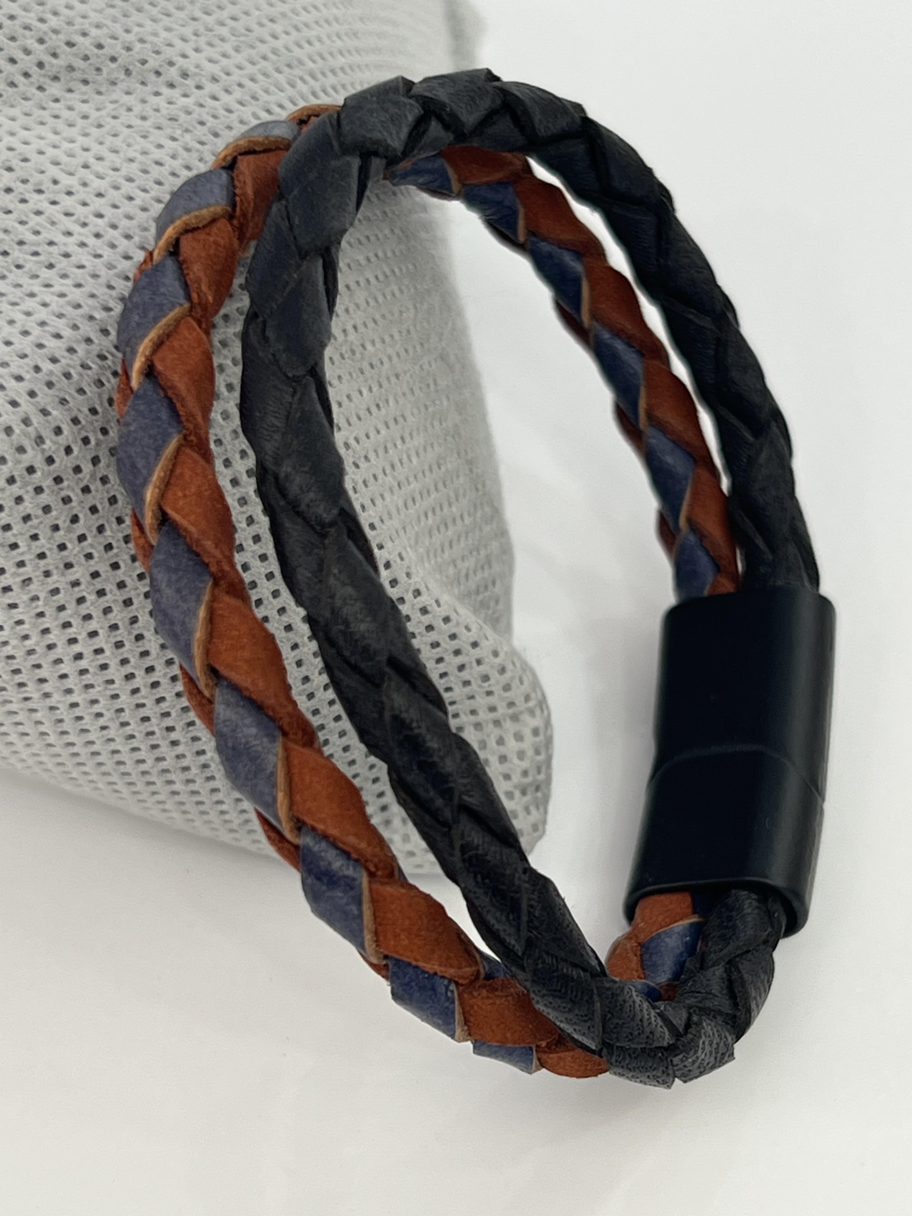 Kiremit ve lacivert tonlarda örgü detay deri bileklik