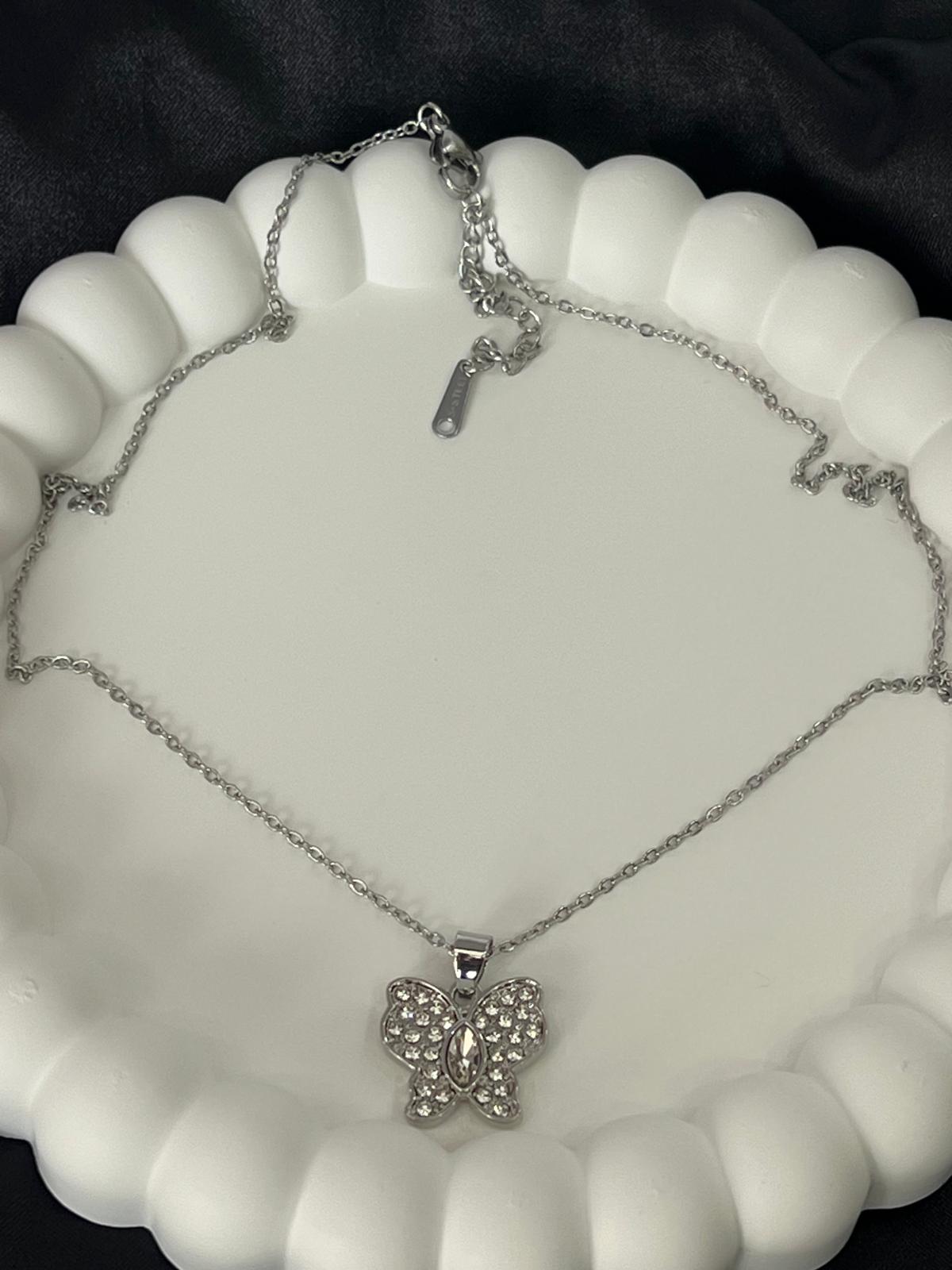 Kelebek model gümüş renk çelik kolye