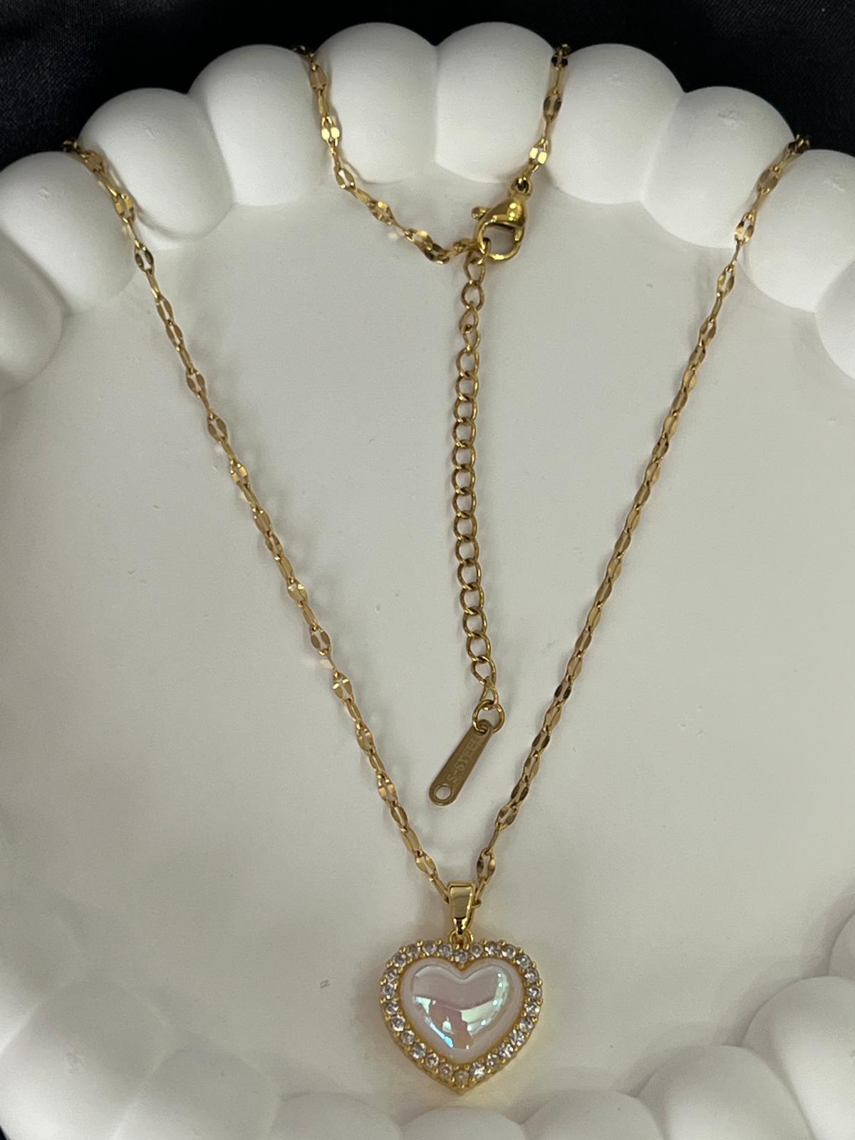 İnci taşlı kalp model gold çelik kolye