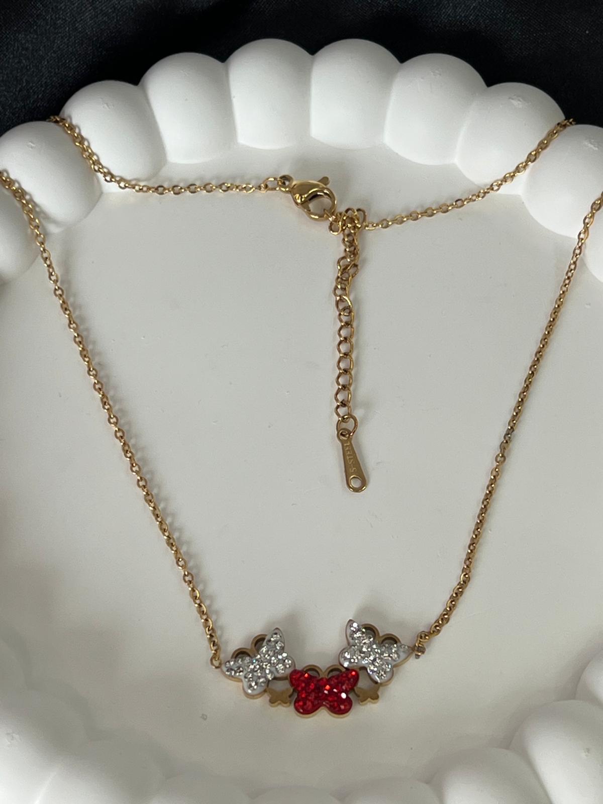 Kırmızı taş detay üçlü kelebek çelik kolye