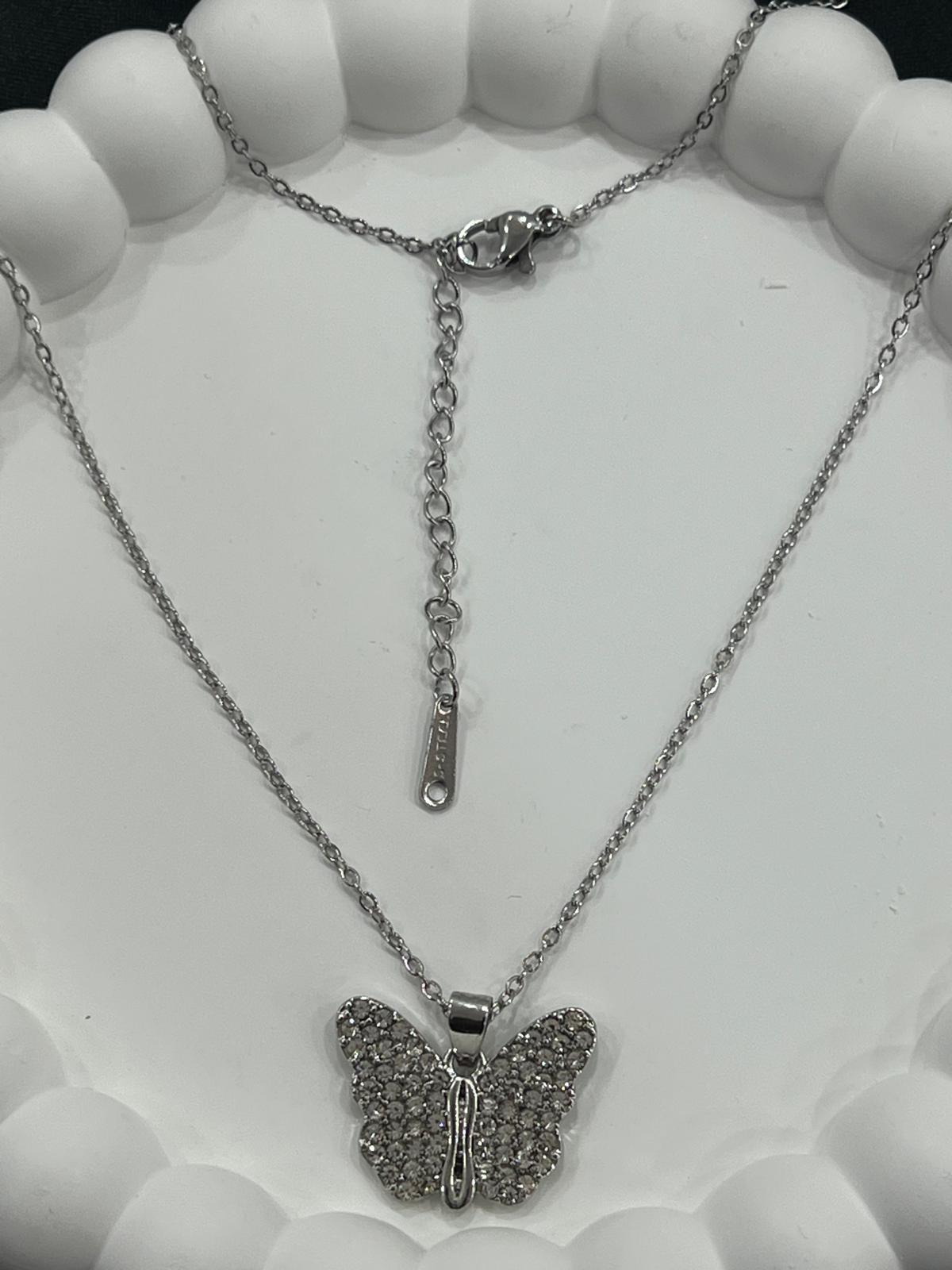 Gümüş renk taşlı kelebek model çelik kolye