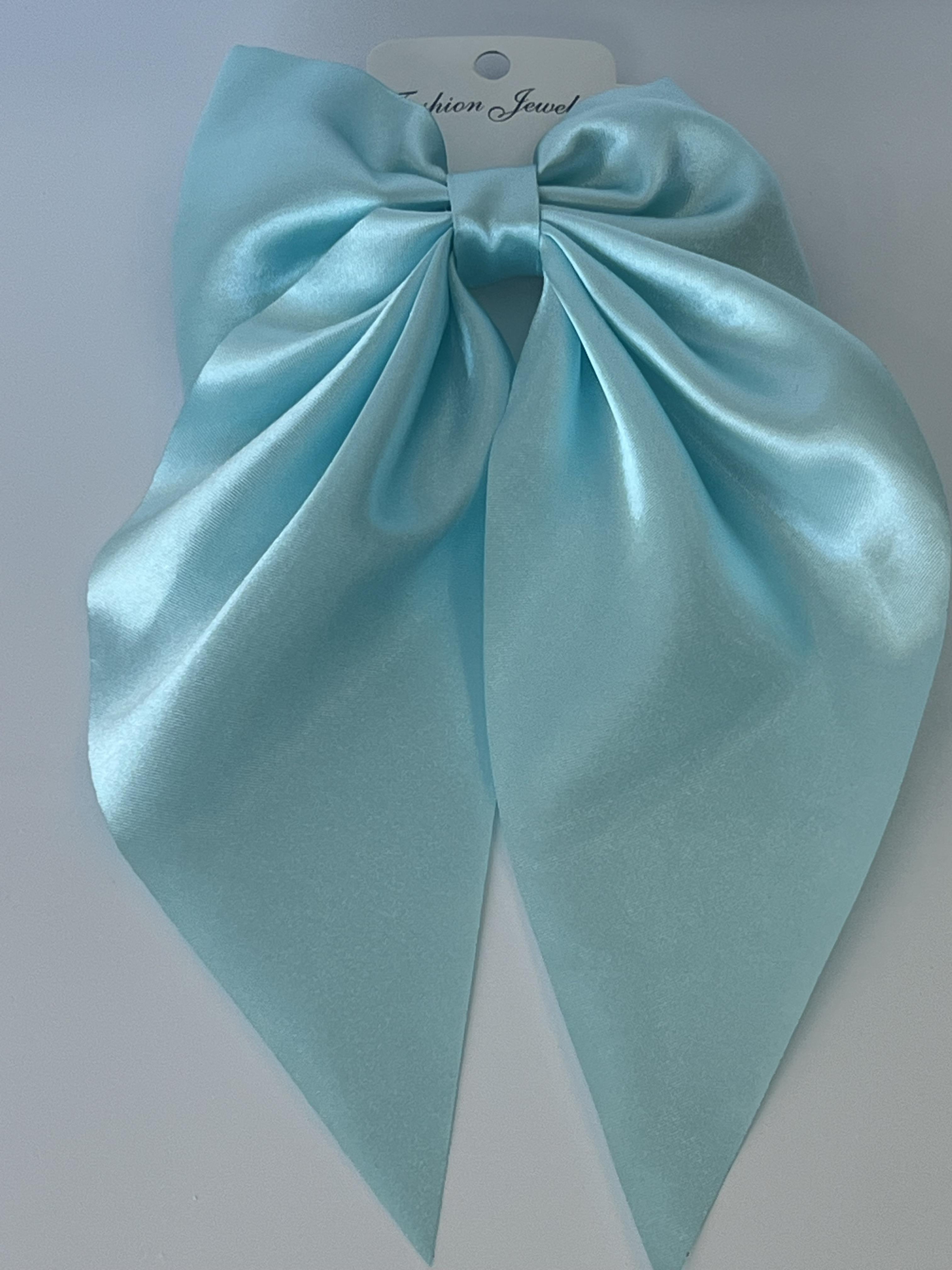 Açık mavi kurdele toka