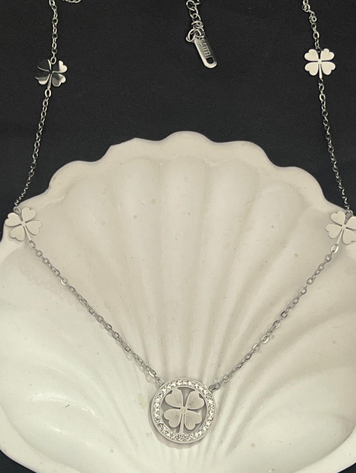 Yonca model çelik kolye