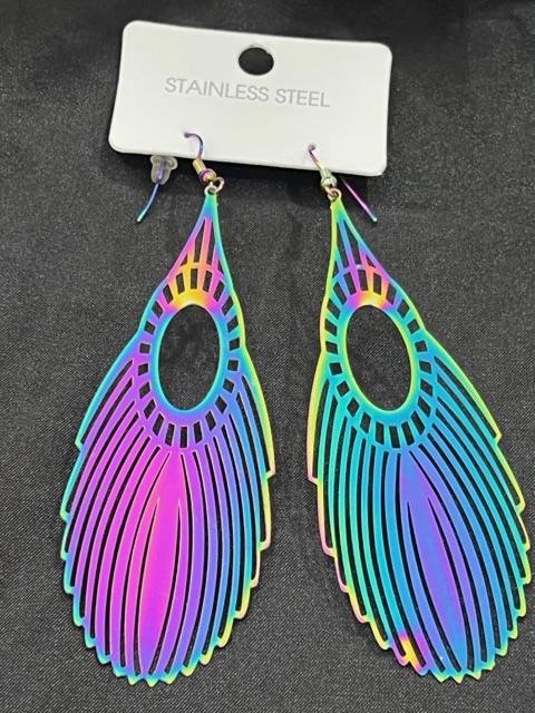 Yaprak model çelik küpe