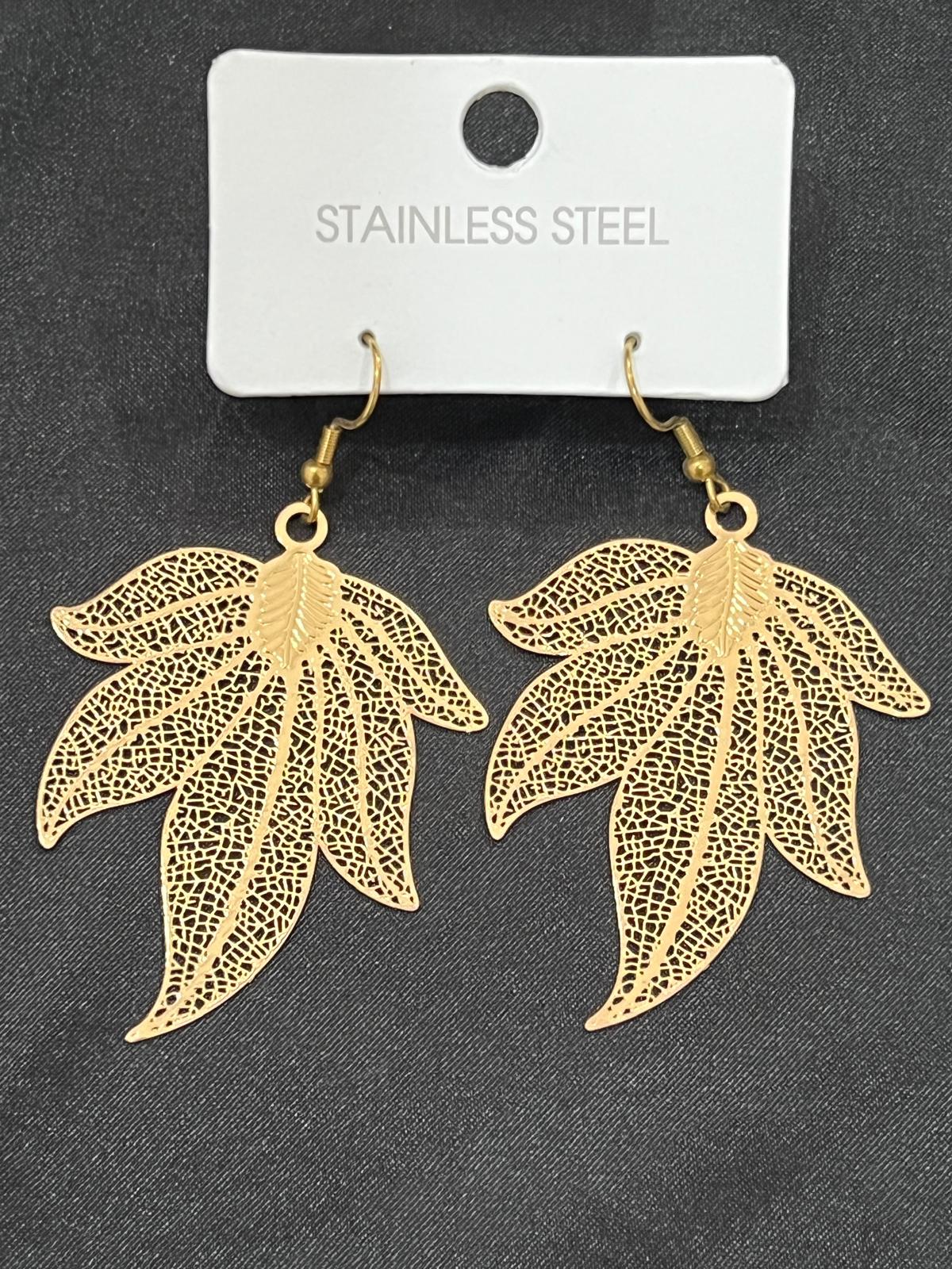 Yaprak model çelik küpe