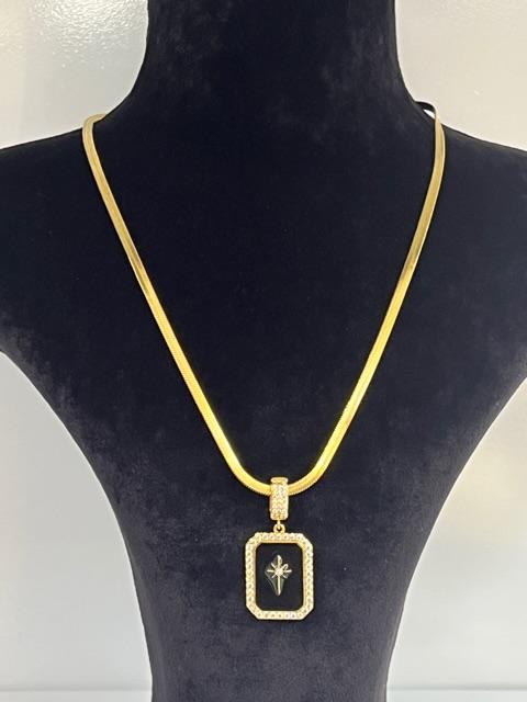 Siyah taş detay kutup yıldızı çelik kolye