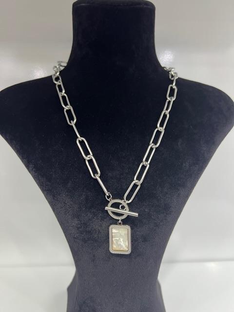 Beyaz taşlı gümüş renk çelik kolye